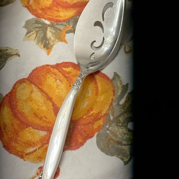 1847 Rogers Bros silver plate pie server, Pattern Leilani, vintage 1947-1961 MCM - Picture 2 of 9
